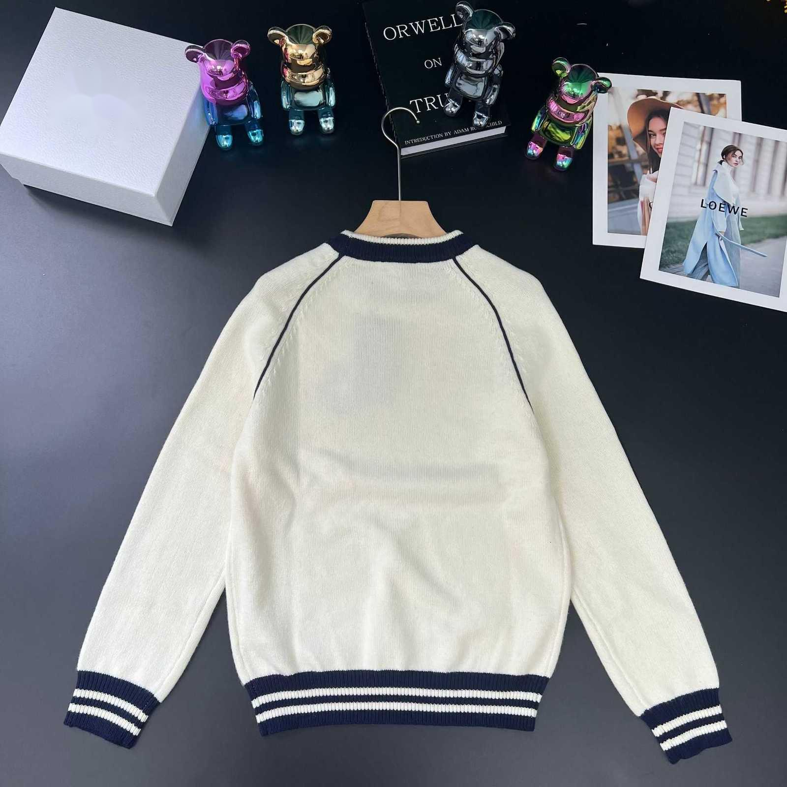 Women's T-Shirt Designer Gaoding Clothing G Family 23 Autumn/Winter New Product Contrast Round Neck Knitwear Long Sleeve Overlay Top Coat D9GJ